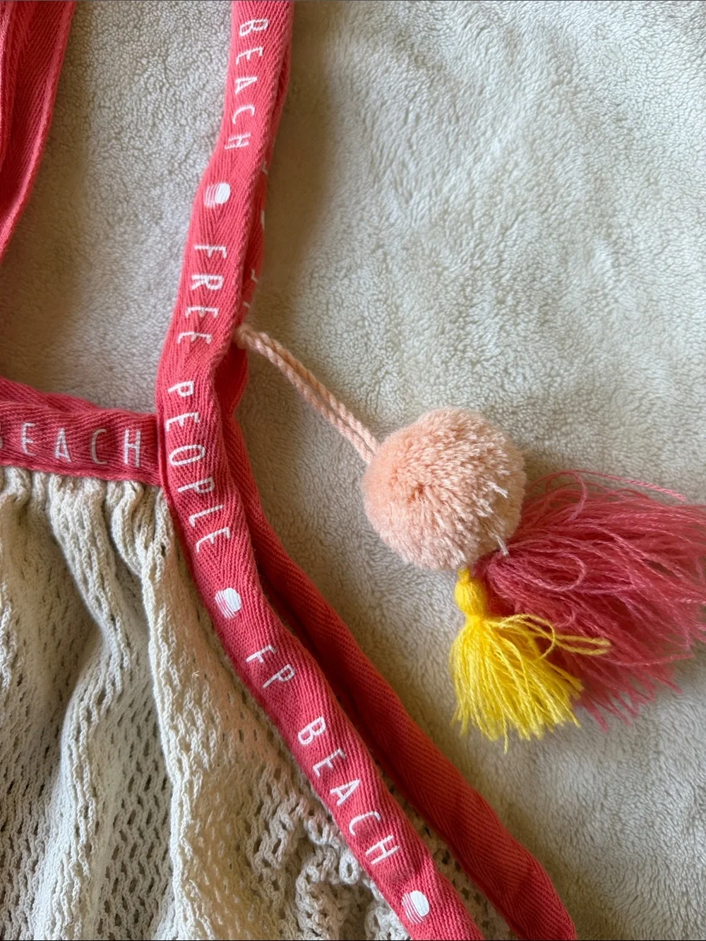 Free People Cream Mesh beach Tote with Pink Trim and Tassel - Picture 2 of 3